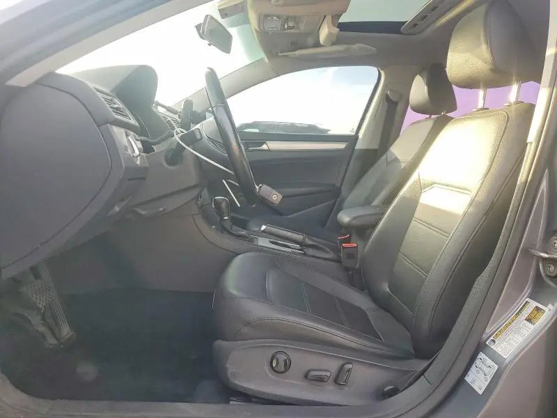 2019 VOLKSWAGEN PASSAT   