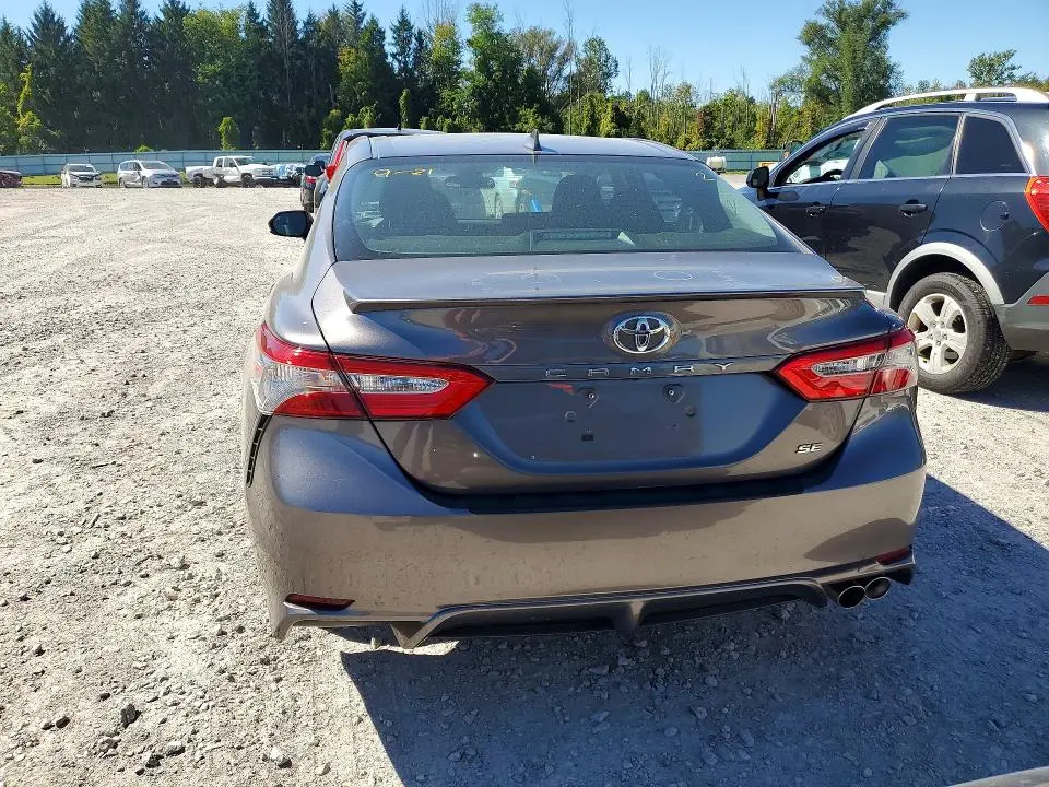 2019 TOYOTA CAMRY SE  