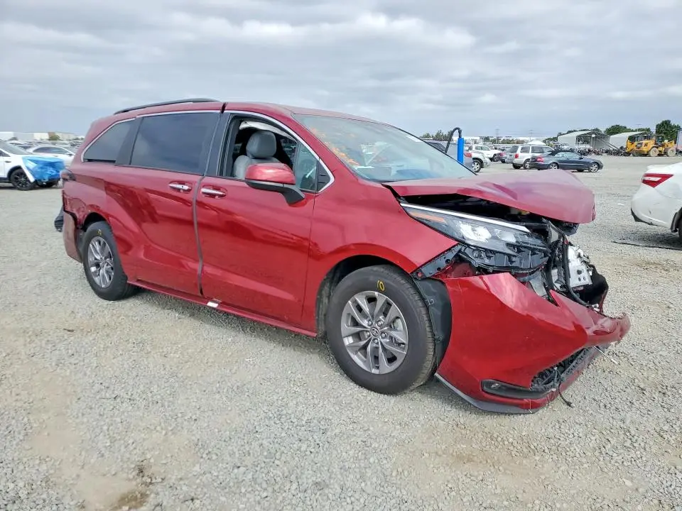 2026 TOYOTA SIENNA XLE 8-PASSENGER  