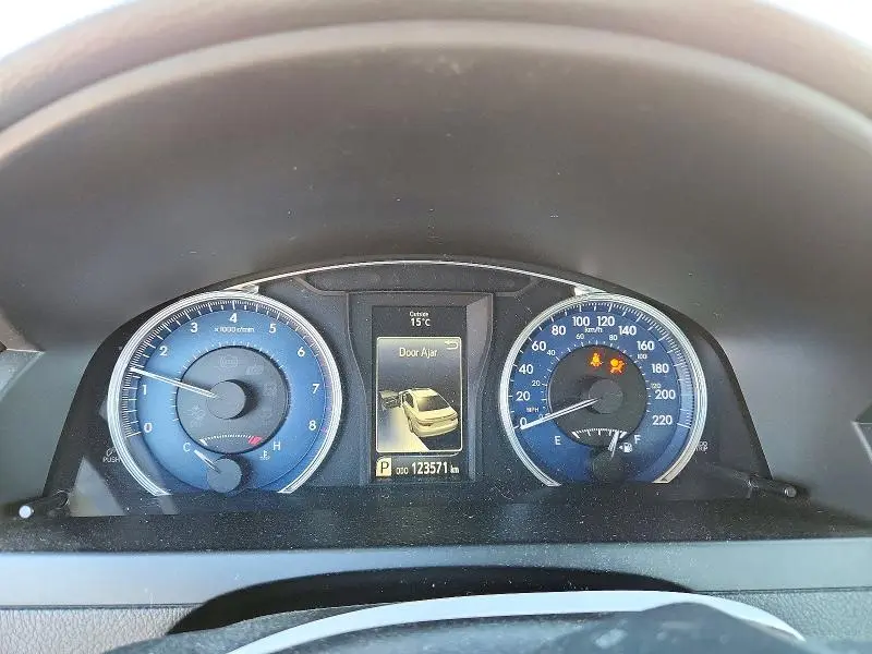 2015 TOYOTA CAMRY LE  