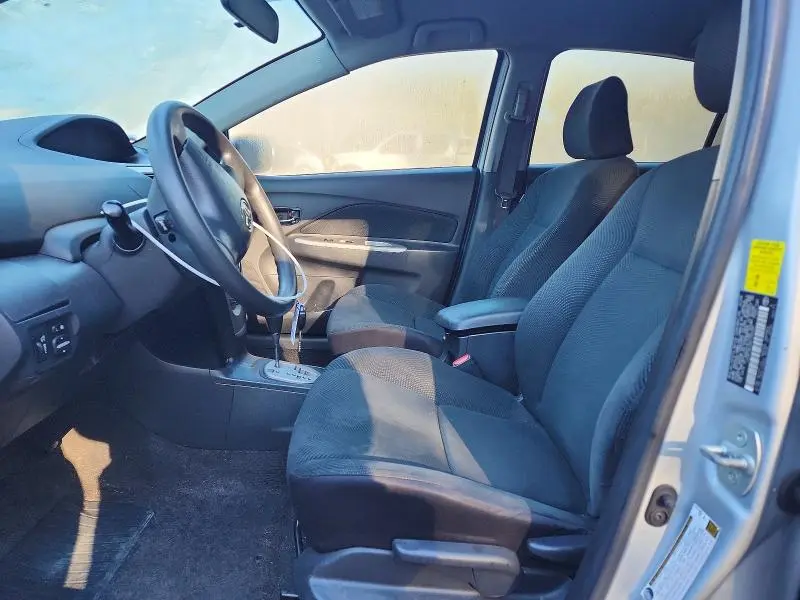 2010 TOYOTA YARIS BASE  