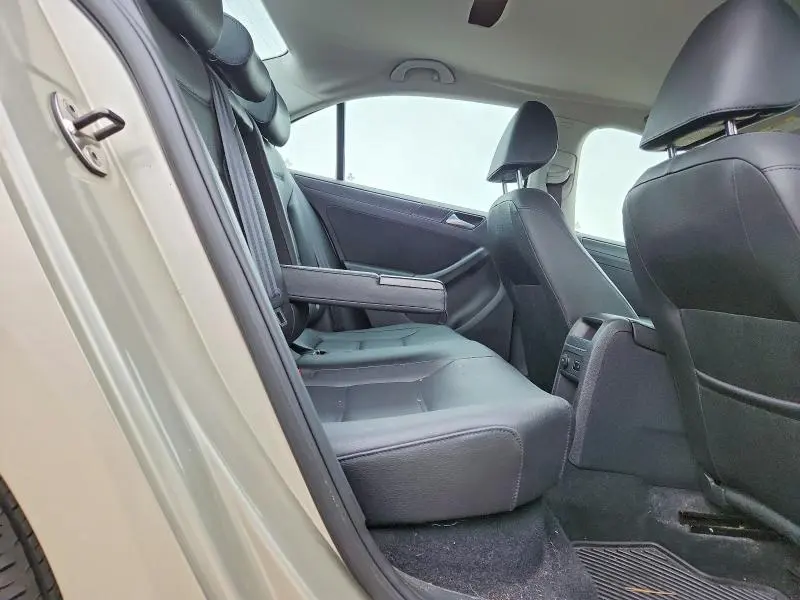 2012 VOLKSWAGEN JETTA SE  