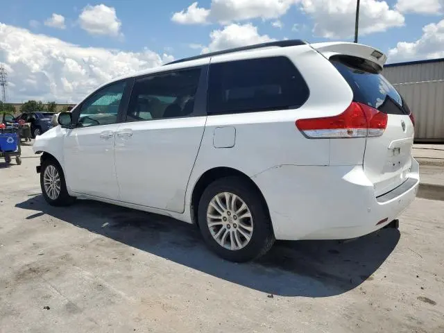 2014 TOYOTA SIENNA XLE  