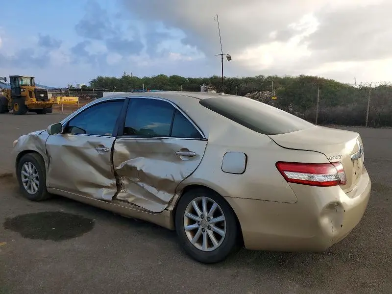 2010 TOYOTA CAMRY SE  