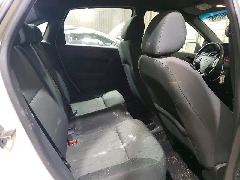2010 FORD FOCUS SE  