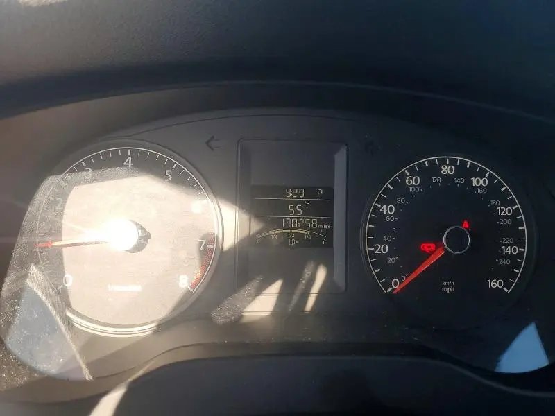 2011 VOLKSWAGEN JETTA   