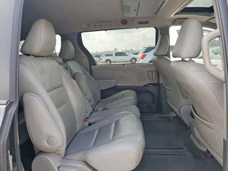2016 TOYOTA SIENNA XLE PREMIUM 8-PASSENGER  