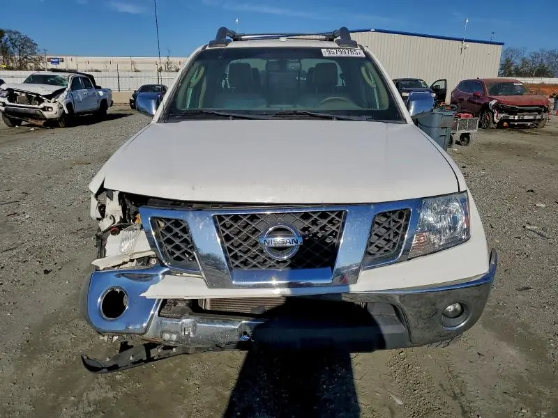 2010 NISSAN FRONTIER CREW CAB SE  
