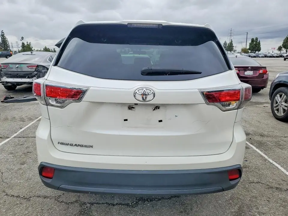 2016 TOYOTA HIGHLANDER LE  