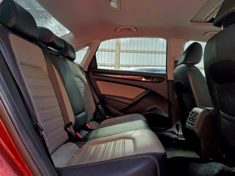 2015 VOLKSWAGEN PASSAT SE  