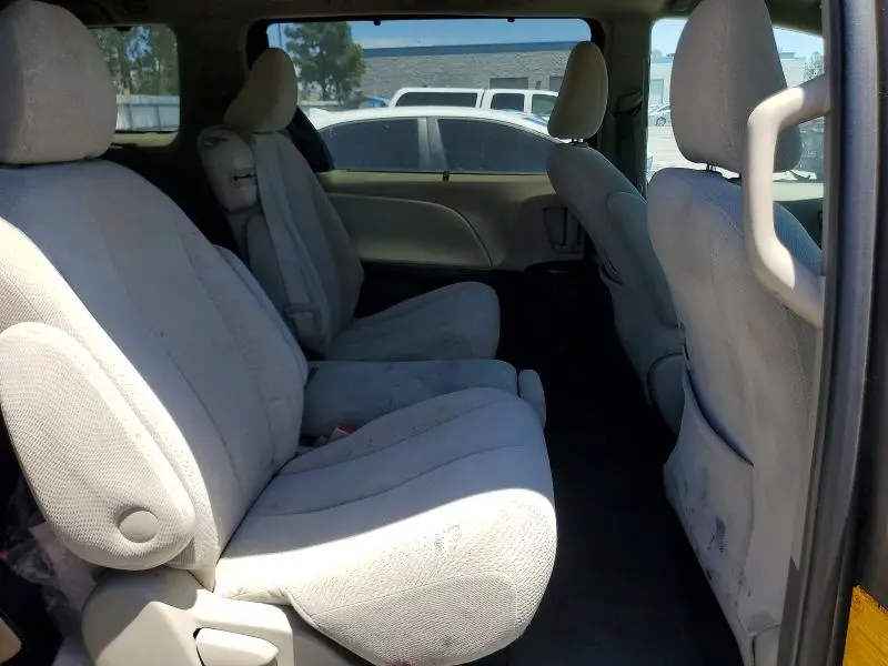 2011 TOYOTA SIENNA   