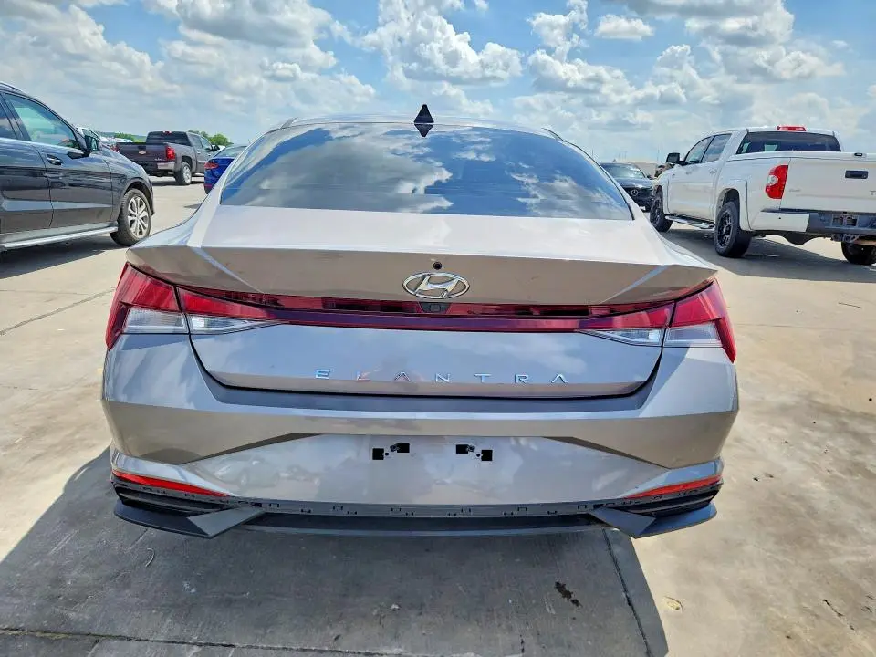 2022 HYUNDAI ELANTRA SEL  