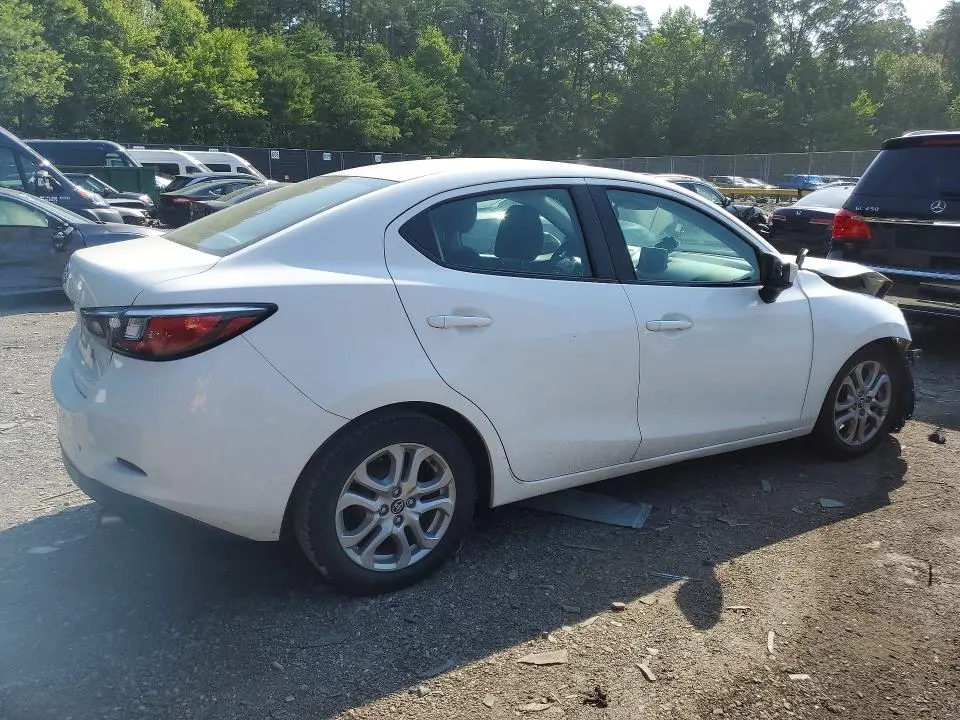2017 TOYOTA YARIS IA BASE  