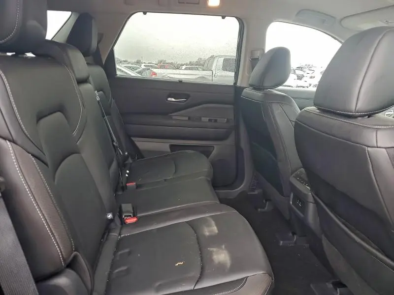 2024 NISSAN PATHFINDER SL  