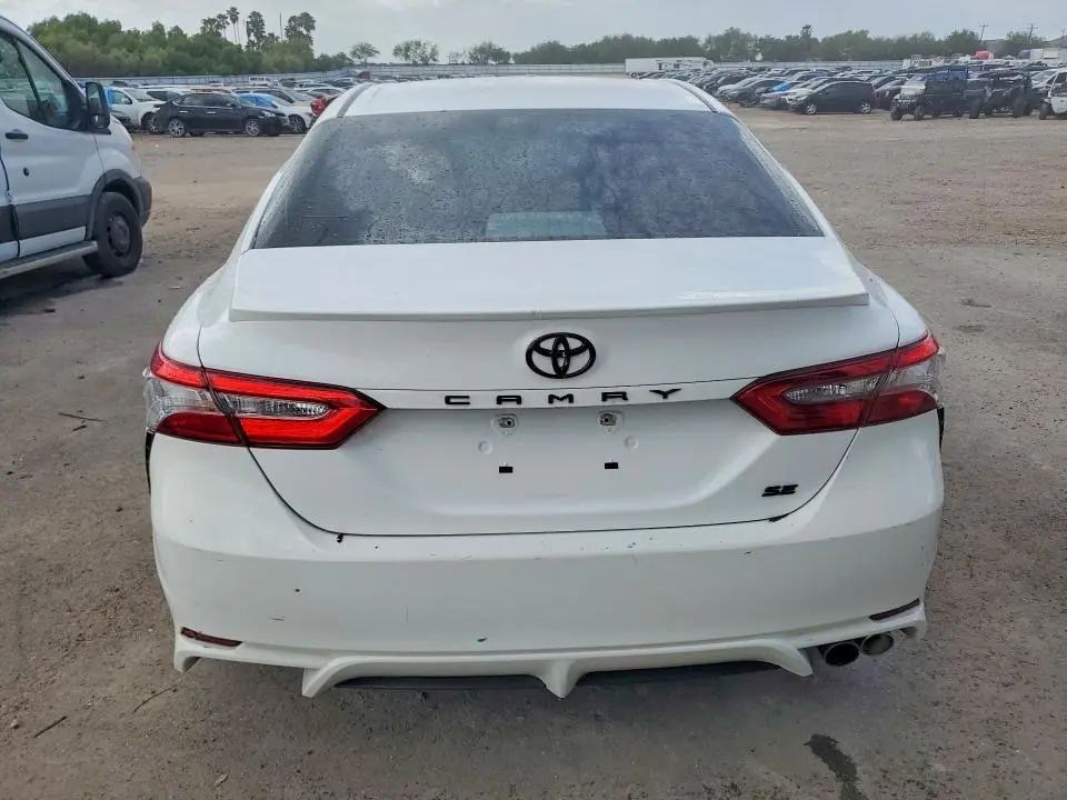 2018 TOYOTA CAMRY SE  