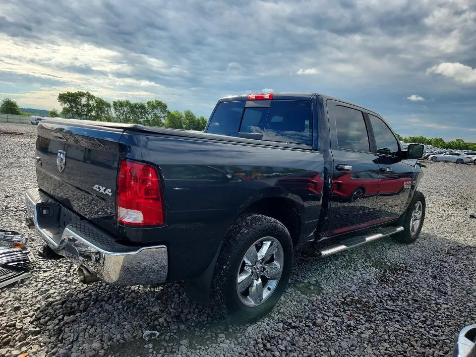 2017 RAM 1500 SLT  
