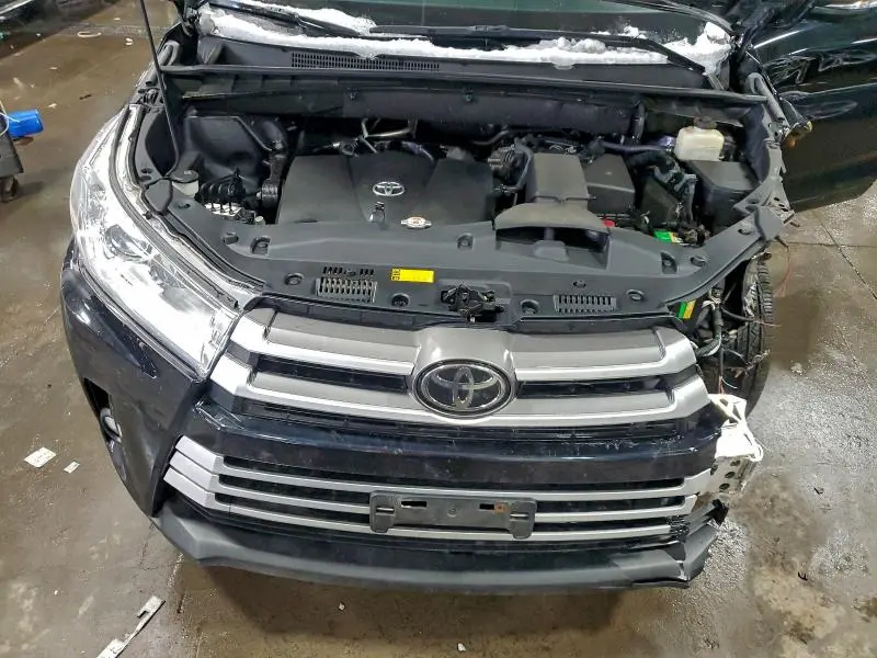 2018 TOYOTA HIGHLANDER LE  