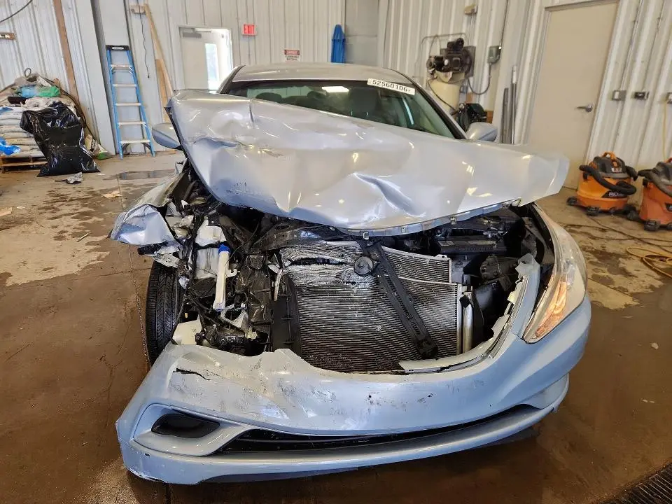2011 HYUNDAI SONATA GLS  