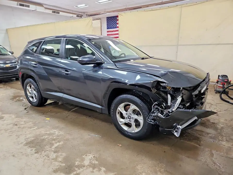 2022 HYUNDAI TUCSON SE  