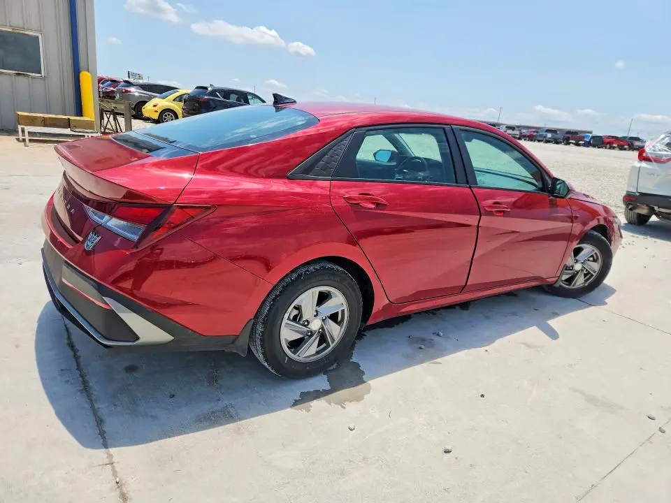 2025 HYUNDAI ELANTRA SE  