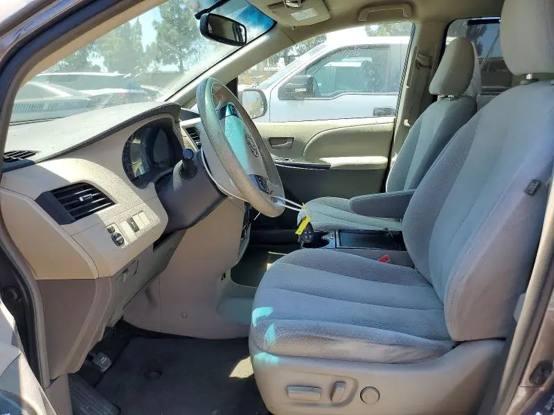 2011 TOYOTA SIENNA   