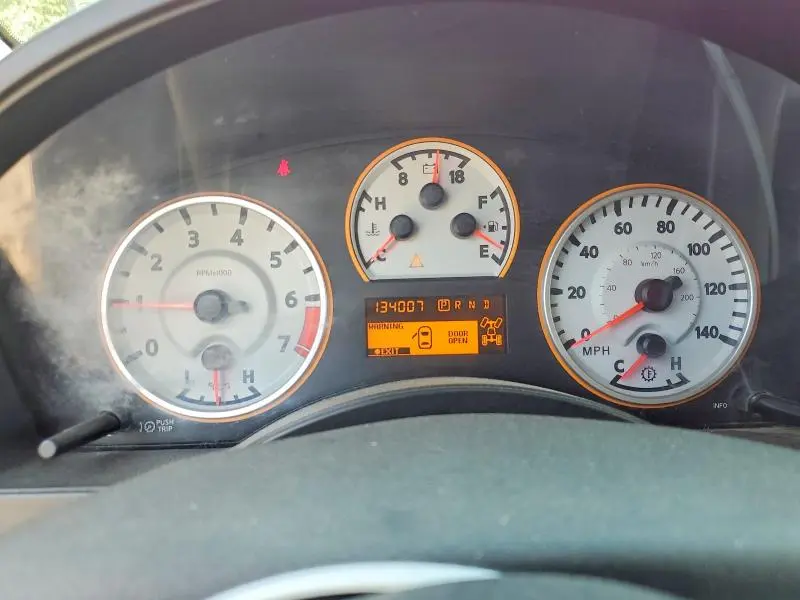 2012 NISSAN TITAN SV  