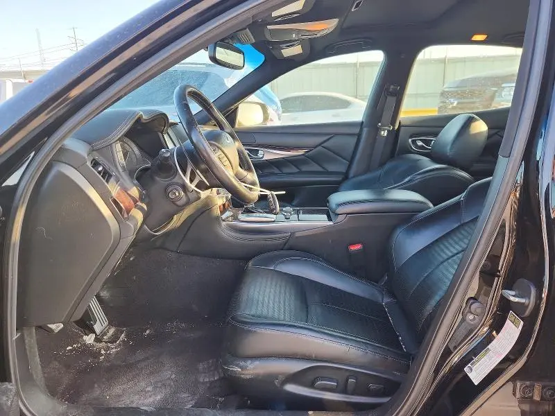 2015 INFINITI Q70 3.7  