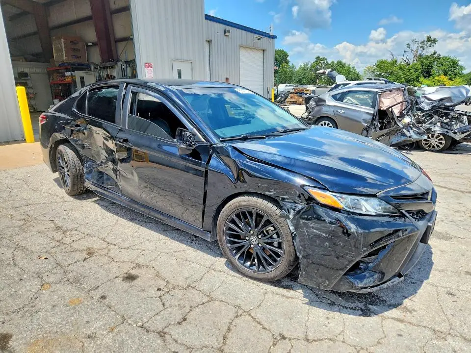 2019 TOYOTA CAMRY SE  