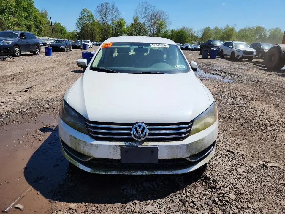 2013 VOLKSWAGEN PASSAT SE  