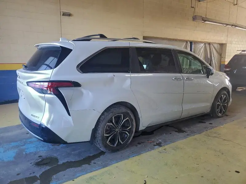 2025 TOYOTA SIENNA LIMITED  