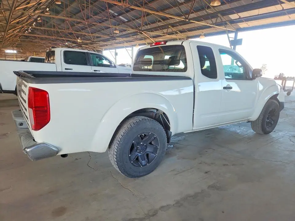 2015 NISSAN FRONTIER S  