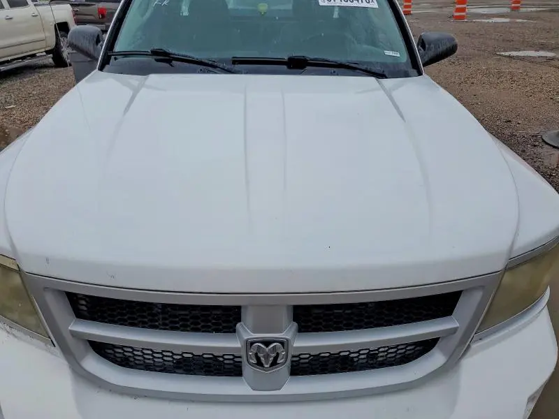 2011 DODGE DAKOTA SLT  