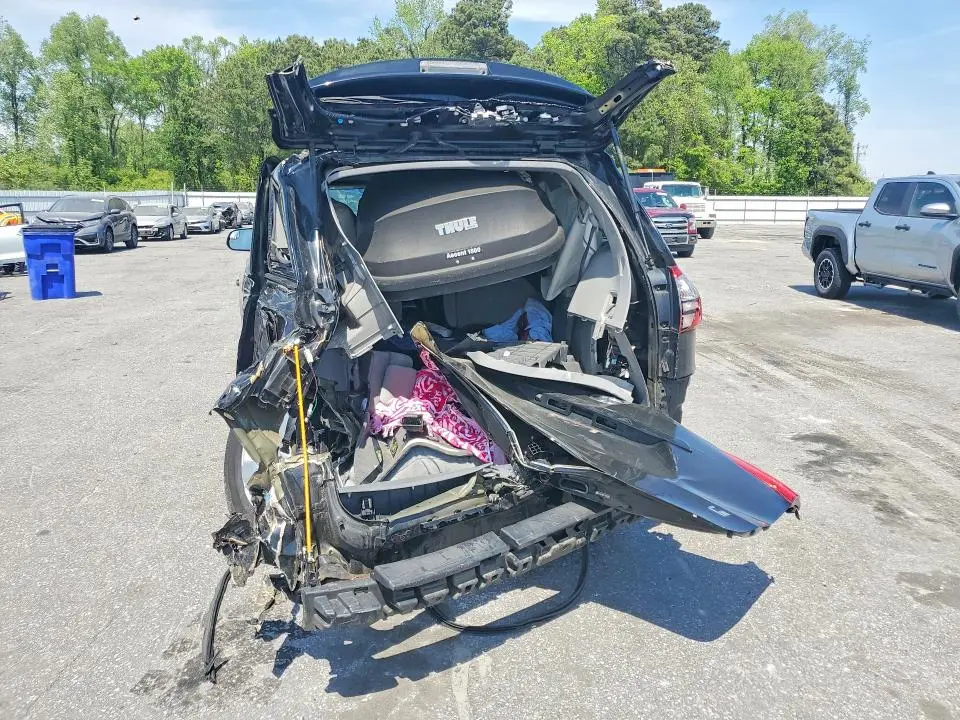 2015 TOYOTA SIENNA LE  