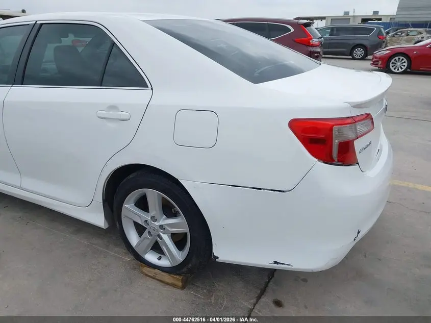 2014 TOYOTA CAMRY SE