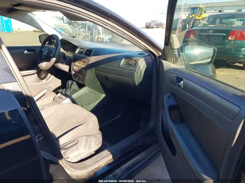 2013 VOLKSWAGEN JETTA 2.0L S