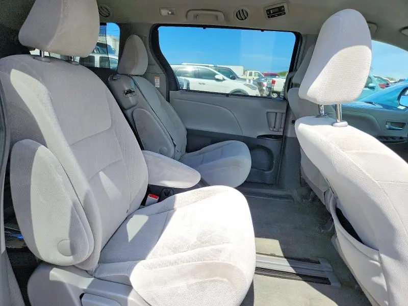 2015 TOYOTA SIENNA LE  