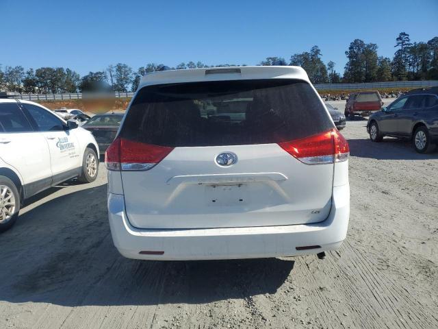 2014 TOYOTA SIENNA LE