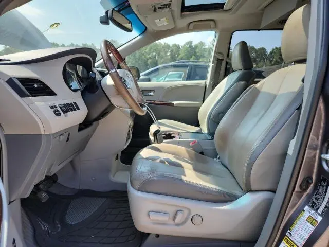 2013 TOYOTA SIENNA XLE  