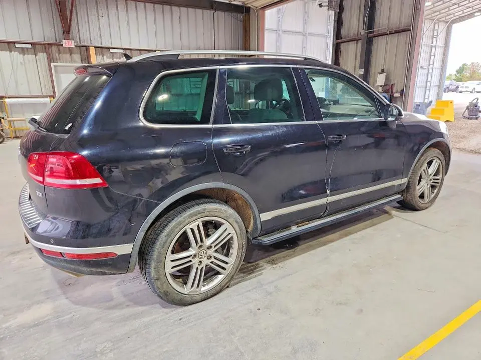 2015 VOLKSWAGEN TOUAREG V6 TDI  