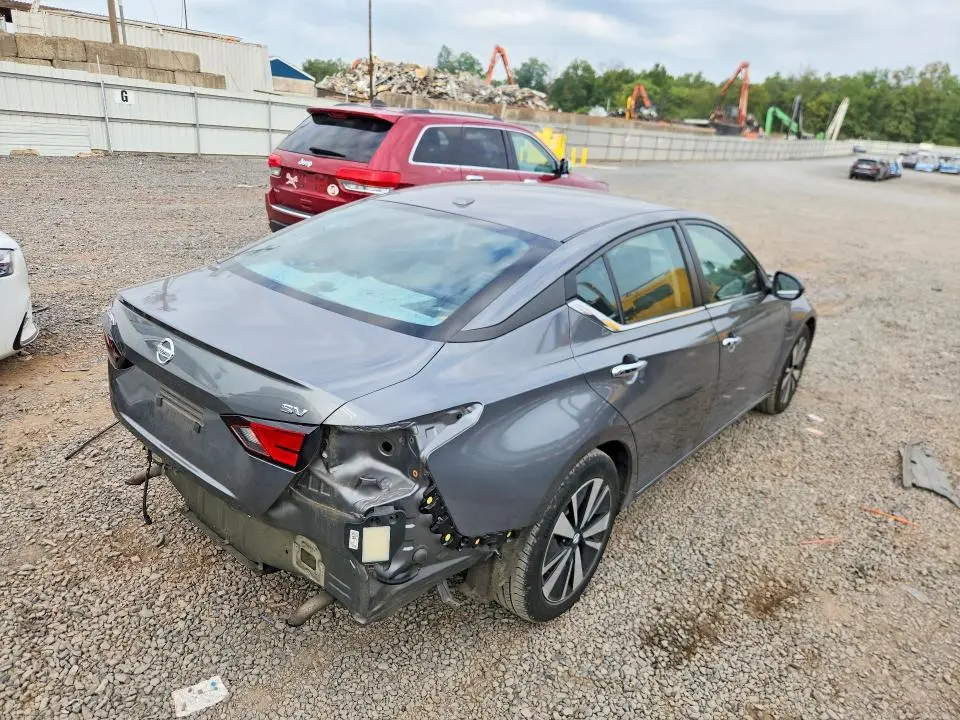 2022 NISSAN ALTIMA SV  