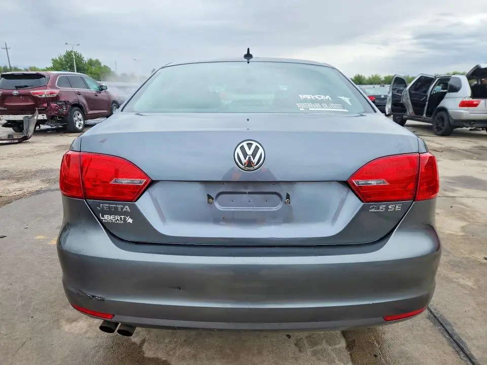 2013 VOLKSWAGEN JETTA SE  
