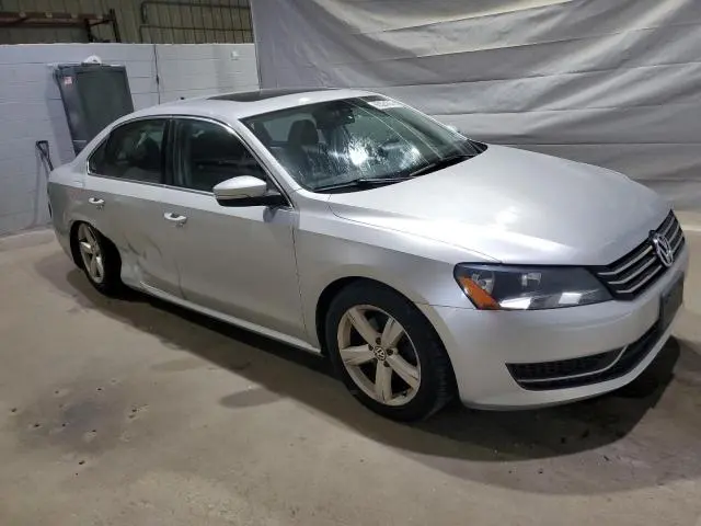 2013 VOLKSWAGEN PASSAT SE  