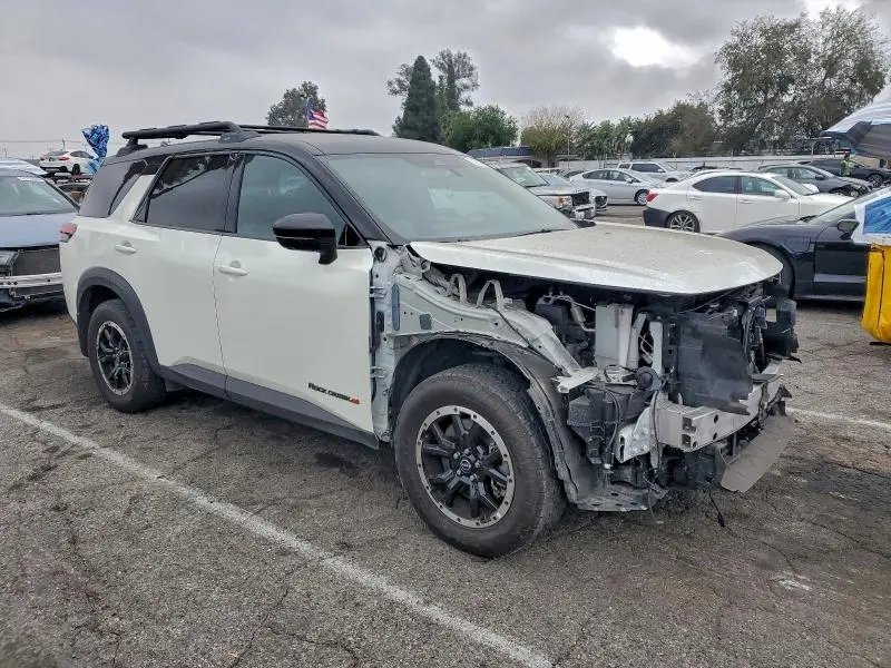2023 NISSAN PATHFINDER SV  