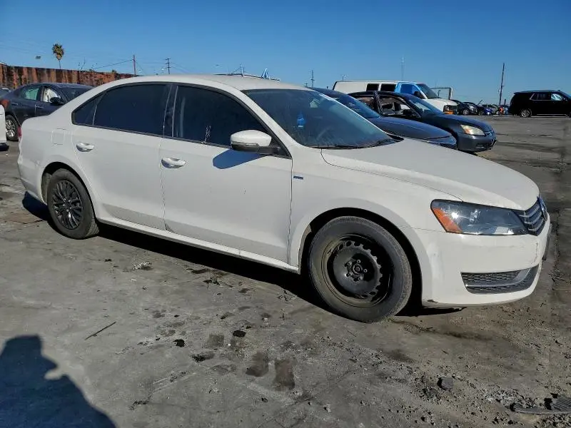 2015 VOLKSWAGEN PASSAT S  