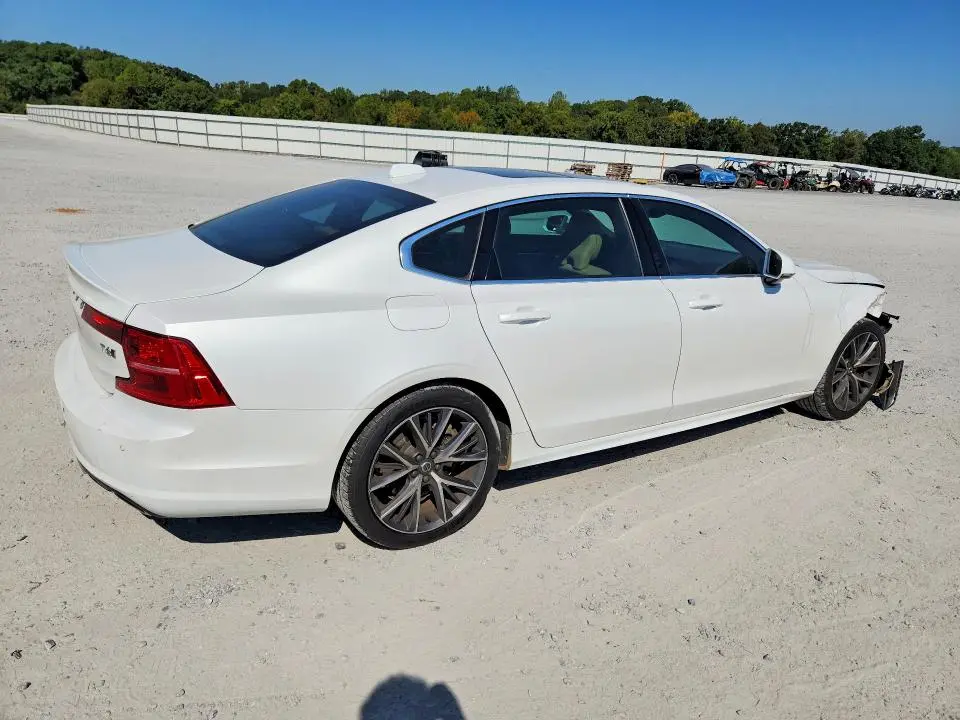 2020 VOLVO S90 T6 MOMENTUM  