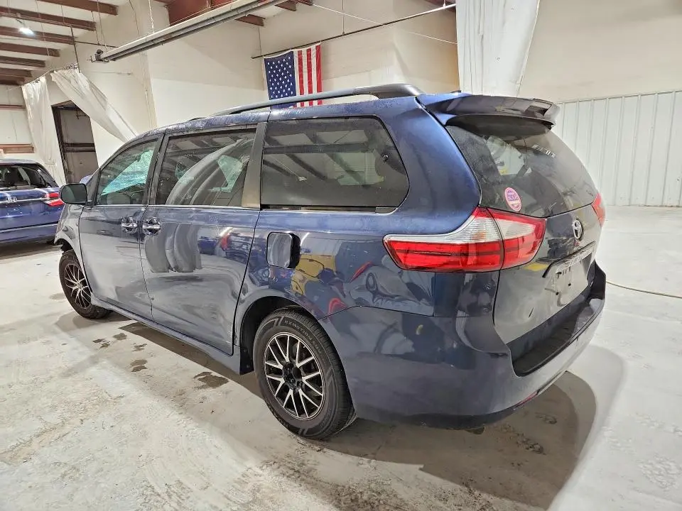 2019 TOYOTA SIENNA XLE 8-PASSENGER  