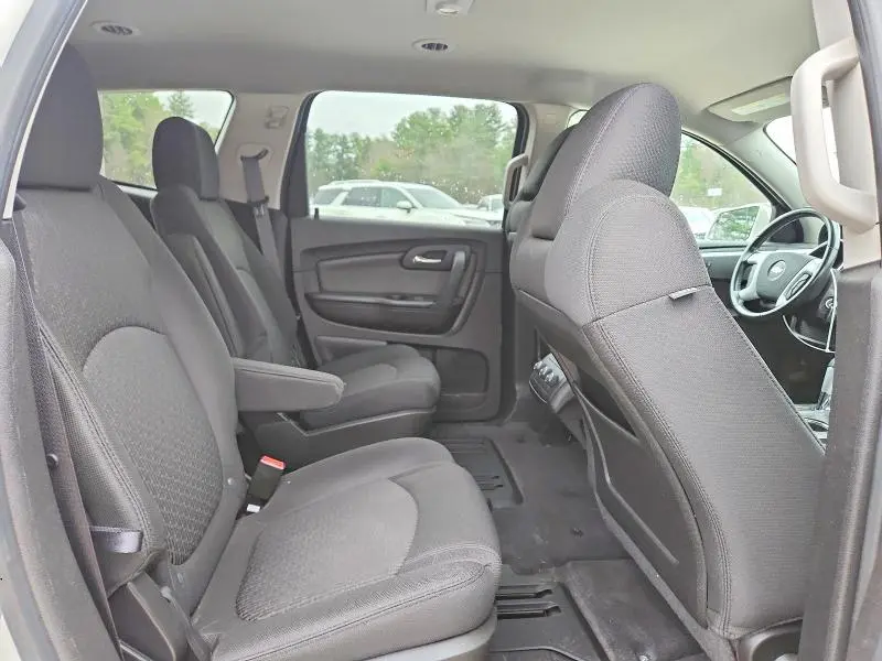 2011 CHEVROLET TRAVERSE LT  