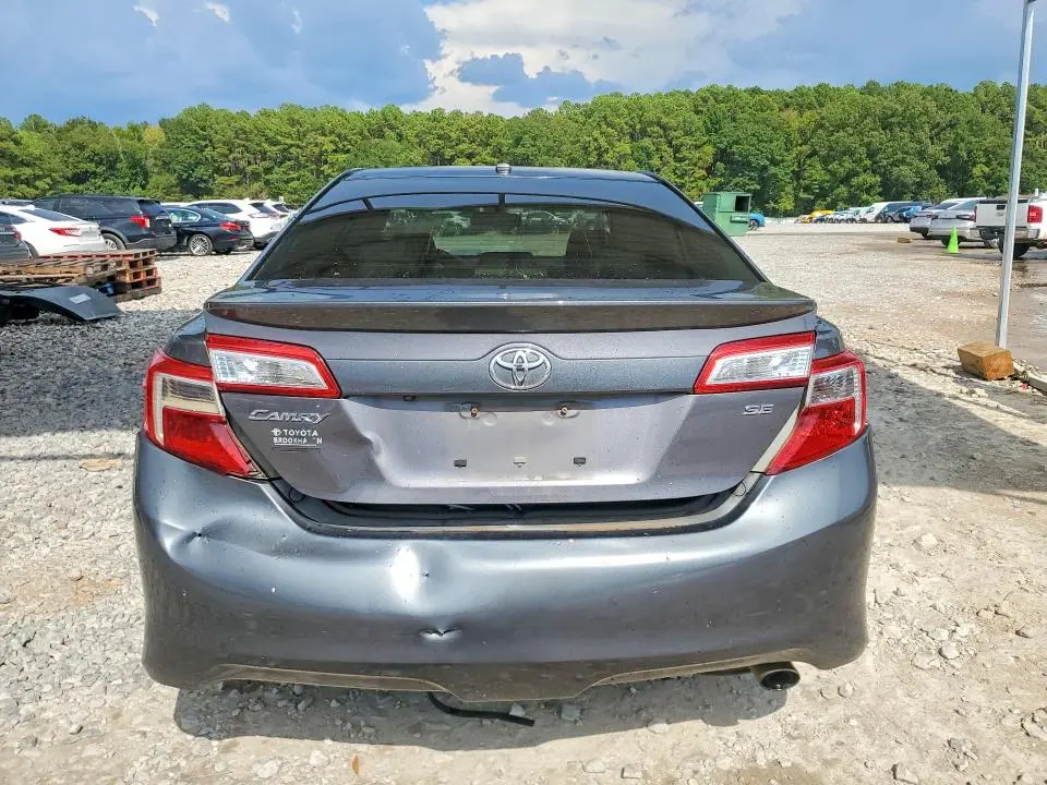 2014 TOYOTA CAMRY SE  