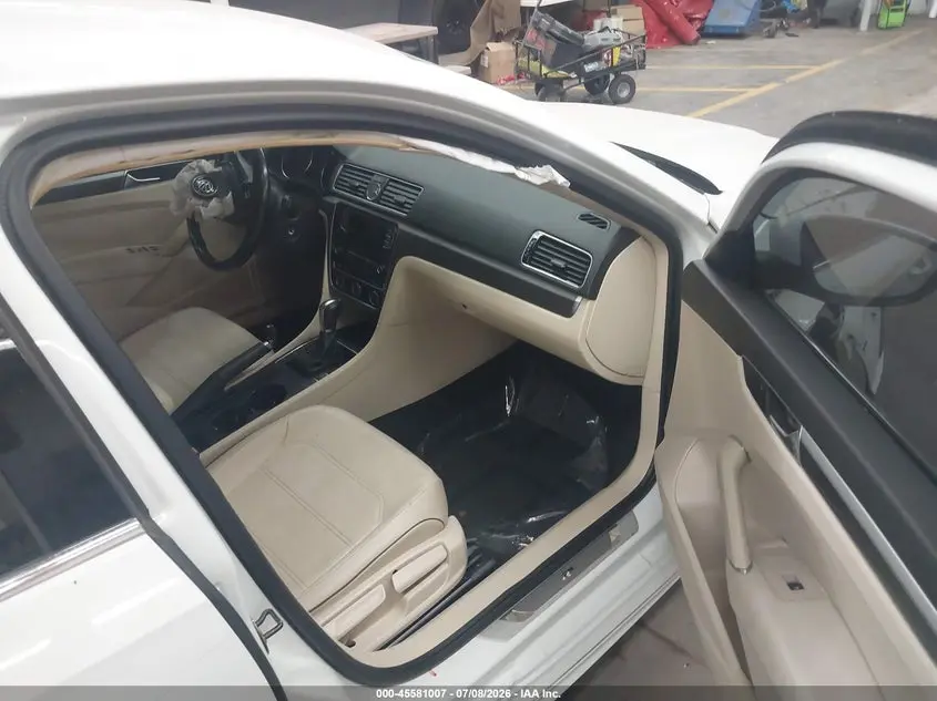 2017 VOLKSWAGEN PASSAT 1.8T R-LINE