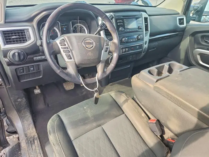 2017 NISSAN TITAN SV  